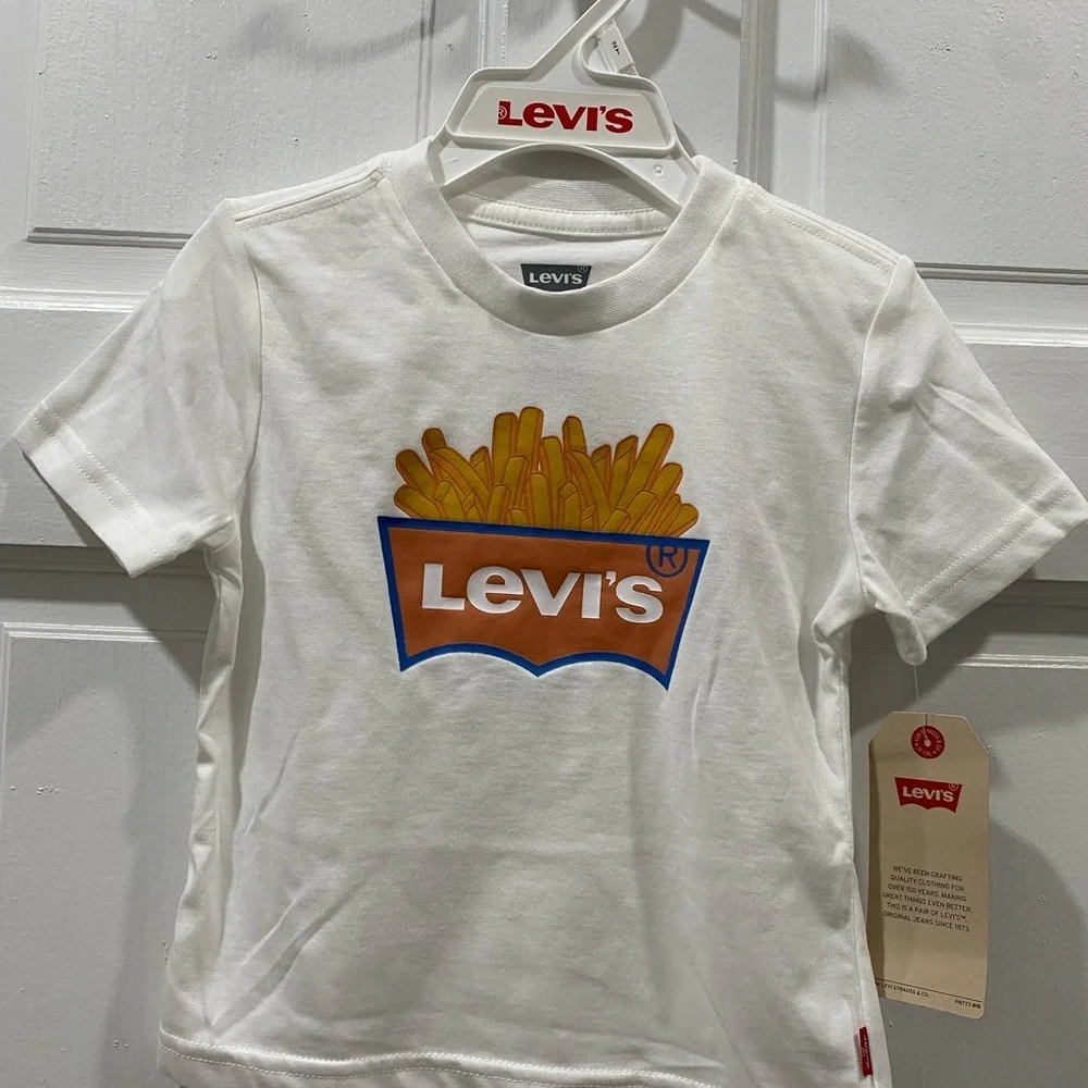 NWY Levi’s White Kids T-Shirt with Fries Graphic